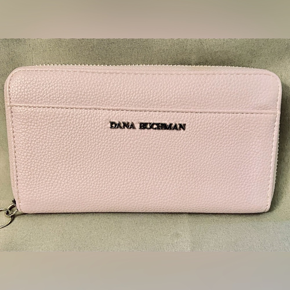 NWOT Dana Buchman Wristlet Wallet Clutch in Light Lavender.
